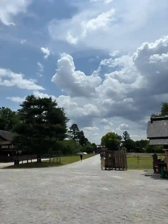 賀茂別雷神社(上賀茂神社)の{uncategorized: "未分類", other: "その他", undefined: "問題あり", building: "その他建物", grave: "お墓", sacred_gate: "鳥居", guardian: "狛犬", statue: "像", buddha: "仏像", history: "歴史", nature: "自然", garden: "庭園", animal: "動物", pagoda: "塔", temizu: "手水舎", mountain_gate: "山門・神門", sanctuary: "本殿・本堂", subordinate: "末社・摂社", art: "芸術", scenery: "景色", jizo: "地蔵", ema: "絵馬", goshuin: "御朱印", omikuji: "おみくじ", items: "授与品その他", amulet: "お守り", goshuincho: "御朱印帳", eats: "食事", festival: "お祭り", votive_dance: "神楽", shichigosan: "七五三参", wedding: "結婚式", experience: "体験その他", initially: "初詣", around: "周辺", anti_infection: "感染症対策"}