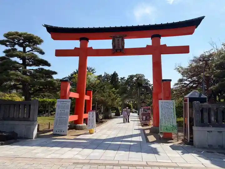白山神社の{uncategorized: "未分類", other: "その他", undefined: "問題あり", building: "その他建物", grave: "お墓", sacred_gate: "鳥居", guardian: "狛犬", statue: "像", buddha: "仏像", history: "歴史", nature: "自然", garden: "庭園", animal: "動物", pagoda: "塔", temizu: "手水舎", mountain_gate: "山門・神門", sanctuary: "本殿・本堂", subordinate: "末社・摂社", art: "芸術", scenery: "景色", jizo: "地蔵", ema: "絵馬", goshuin: "御朱印", omikuji: "おみくじ", items: "授与品その他", amulet: "お守り", goshuincho: "御朱印帳", eats: "食事", festival: "お祭り", votive_dance: "神楽", shichigosan: "七五三参", wedding: "結婚式", experience: "体験その他", initially: "初詣", around: "周辺", anti_infection: "感染症対策"}
