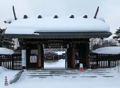 札幌護國神社の山門・神門