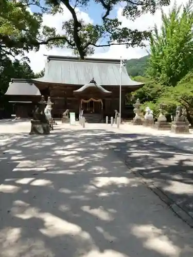 與止日女神社の本殿・本堂
