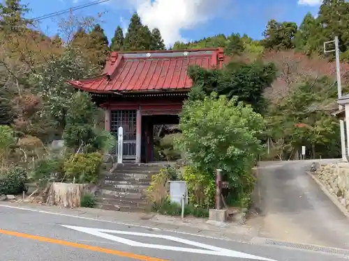 宝蓮寺の山門