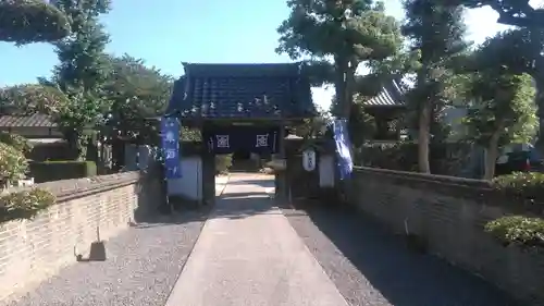 秋月寺の山門