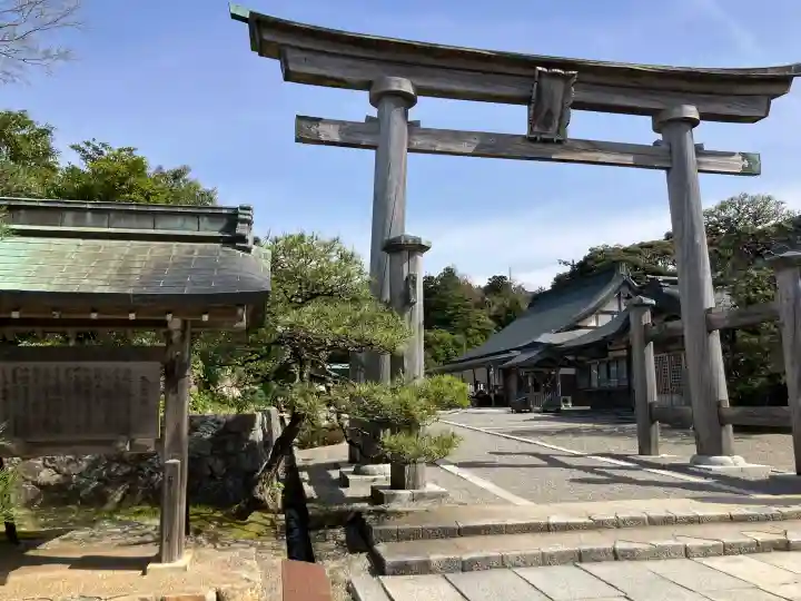 氣多大社の{uncategorized: "未分類", other: "その他", undefined: "問題あり", building: "その他建物", grave: "お墓", sacred_gate: "鳥居", guardian: "狛犬", statue: "像", buddha: "仏像", history: "歴史", nature: "自然", garden: "庭園", animal: "動物", pagoda: "塔", temizu: "手水舎", mountain_gate: "山門・神門", sanctuary: "本殿・本堂", subordinate: "末社・摂社", art: "芸術", scenery: "景色", jizo: "地蔵", ema: "絵馬", goshuin: "御朱印", omikuji: "おみくじ", items: "授与品その他", amulet: "お守り", goshuincho: "御朱印帳", eats: "食事", festival: "お祭り", votive_dance: "神楽", shichigosan: "七五三参", wedding: "結婚式", experience: "体験その他", initially: "初詣", around: "周辺", anti_infection: "感染症対策"}