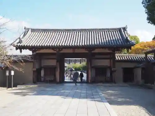 法隆寺の山門・神門