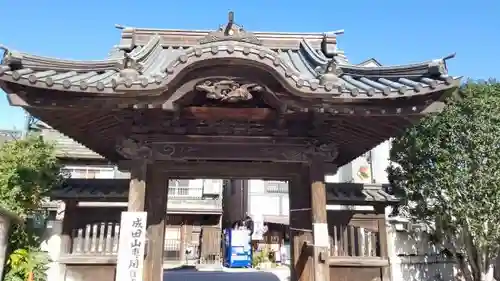 成田山川越別院の山門