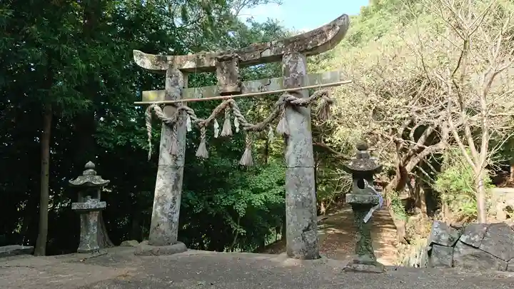 爾自神社の鳥居