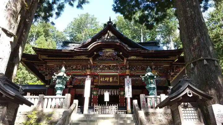 三峯神社の本殿・本堂