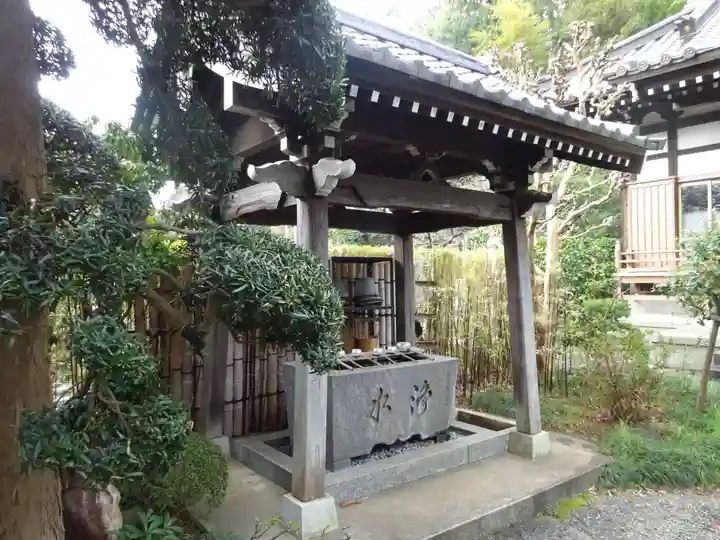 萬蔵寺の手水舎