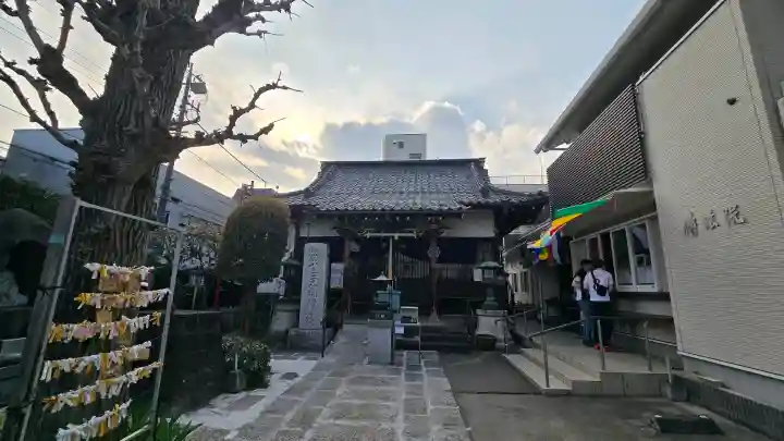 八王子成田山傳法院の{uncategorized: "未分類", other: "その他", undefined: "問題あり", building: "その他建物", grave: "お墓", sacred_gate: "鳥居", guardian: "狛犬", statue: "像", buddha: "仏像", history: "歴史", nature: "自然", garden: "庭園", animal: "動物", pagoda: "塔", temizu: "手水舎", mountain_gate: "山門・神門", sanctuary: "本殿・本堂", subordinate: "末社・摂社", art: "芸術", scenery: "景色", jizo: "地蔵", ema: "絵馬", goshuin: "御朱印", omikuji: "おみくじ", items: "授与品その他", amulet: "お守り", goshuincho: "御朱印帳", eats: "食事", festival: "お祭り", votive_dance: "神楽", shichigosan: "七五三参", wedding: "結婚式", experience: "体験その他", initially: "初詣", around: "周辺", anti_infection: "感染症対策"}