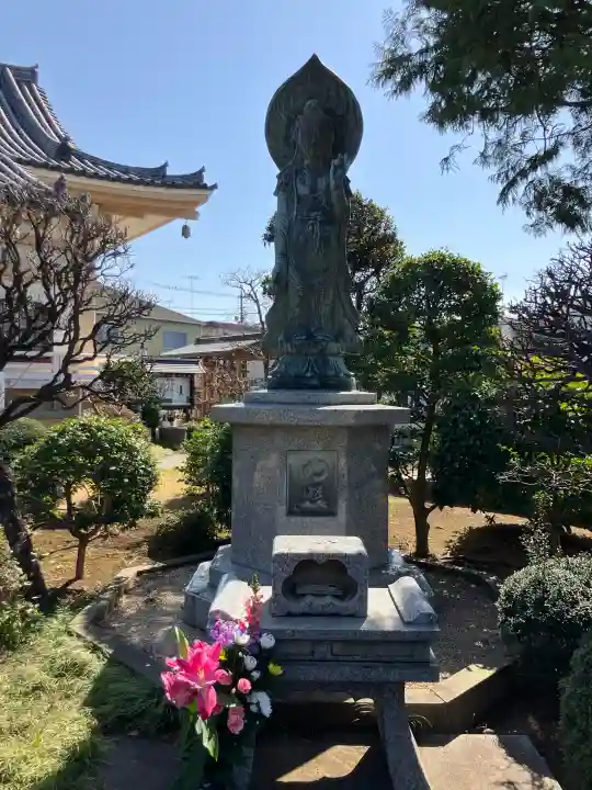 本寿院の{uncategorized: "未分類", other: "その他", undefined: "問題あり", building: "その他建物", grave: "お墓", sacred_gate: "鳥居", guardian: "狛犬", statue: "像", buddha: "仏像", history: "歴史", nature: "自然", garden: "庭園", animal: "動物", pagoda: "塔", temizu: "手水舎", mountain_gate: "山門・神門", sanctuary: "本殿・本堂", subordinate: "末社・摂社", art: "芸術", scenery: "景色", jizo: "地蔵", ema: "絵馬", goshuin: "御朱印", omikuji: "おみくじ", items: "授与品その他", amulet: "お守り", goshuincho: "御朱印帳", eats: "食事", festival: "お祭り", votive_dance: "神楽", shichigosan: "七五三参", wedding: "結婚式", experience: "体験その他", initially: "初詣", around: "周辺", anti_infection: "感染症対策"}