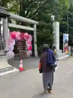 札幌諏訪神社の{uncategorized: "未分類", other: "その他", undefined: "問題あり", building: "その他建物", grave: "お墓", sacred_gate: "鳥居", guardian: "狛犬", statue: "像", buddha: "仏像", history: "歴史", nature: "自然", garden: "庭園", animal: "動物", pagoda: "塔", temizu: "手水舎", mountain_gate: "山門・神門", sanctuary: "本殿・本堂", subordinate: "末社・摂社", art: "芸術", scenery: "景色", jizo: "地蔵", ema: "絵馬", goshuin: "御朱印", omikuji: "おみくじ", items: "授与品その他", amulet: "お守り", goshuincho: "御朱印帳", eats: "食事", festival: "お祭り", votive_dance: "神楽", shichigosan: "七五三参", wedding: "結婚式", experience: "体験その他", initially: "初詣", around: "周辺", anti_infection: "感染症対策"}