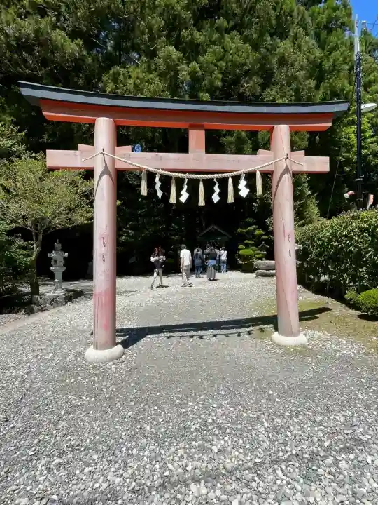 天河大辨財天社の{uncategorized: "未分類", other: "その他", undefined: "問題あり", building: "その他建物", grave: "お墓", sacred_gate: "鳥居", guardian: "狛犬", statue: "像", buddha: "仏像", history: "歴史", nature: "自然", garden: "庭園", animal: "動物", pagoda: "塔", temizu: "手水舎", mountain_gate: "山門・神門", sanctuary: "本殿・本堂", subordinate: "末社・摂社", art: "芸術", scenery: "景色", jizo: "地蔵", ema: "絵馬", goshuin: "御朱印", omikuji: "おみくじ", items: "授与品その他", amulet: "お守り", goshuincho: "御朱印帳", eats: "食事", festival: "お祭り", votive_dance: "神楽", shichigosan: "七五三参", wedding: "結婚式", experience: "体験その他", initially: "初詣", around: "周辺", anti_infection: "感染症対策"}
