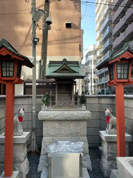 橘稲荷神社の{uncategorized: "未分類", other: "その他", undefined: "問題あり", building: "その他建物", grave: "お墓", sacred_gate: "鳥居", guardian: "狛犬", statue: "像", buddha: "仏像", history: "歴史", nature: "自然", garden: "庭園", animal: "動物", pagoda: "塔", temizu: "手水舎", mountain_gate: "山門・神門", sanctuary: "本殿・本堂", subordinate: "末社・摂社", art: "芸術", scenery: "景色", jizo: "地蔵", ema: "絵馬", goshuin: "御朱印", omikuji: "おみくじ", items: "授与品その他", amulet: "お守り", goshuincho: "御朱印帳", eats: "食事", festival: "お祭り", votive_dance: "神楽", shichigosan: "七五三参", wedding: "結婚式", experience: "体験その他", initially: "初詣", around: "周辺", anti_infection: "感染症対策"}