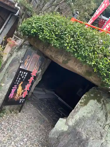 閼伽井坊の山門・神門