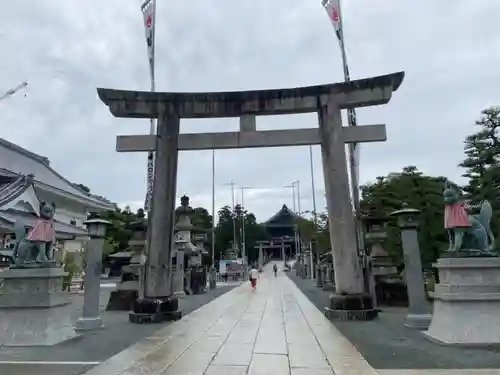 豊川閣　妙厳寺の鳥居