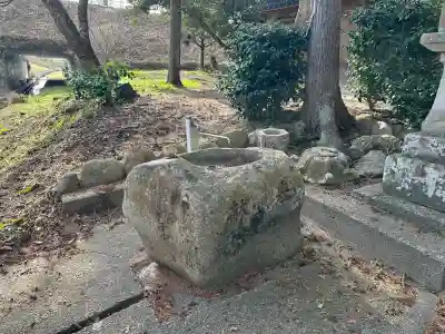 出雲路幸神社の{uncategorized: "未分類", other: "その他", undefined: "問題あり", building: "その他建物", grave: "お墓", sacred_gate: "鳥居", guardian: "狛犬", statue: "像", buddha: "仏像", history: "歴史", nature: "自然", garden: "庭園", animal: "動物", pagoda: "塔", temizu: "手水舎", mountain_gate: "山門・神門", sanctuary: "本殿・本堂", subordinate: "末社・摂社", art: "芸術", scenery: "景色", jizo: "地蔵", ema: "絵馬", goshuin: "御朱印", omikuji: "おみくじ", items: "授与品その他", amulet: "お守り", goshuincho: "御朱印帳", eats: "食事", festival: "お祭り", votive_dance: "神楽", shichigosan: "七五三参", wedding: "結婚式", experience: "体験その他", initially: "初詣", around: "周辺", anti_infection: "感染症対策"}