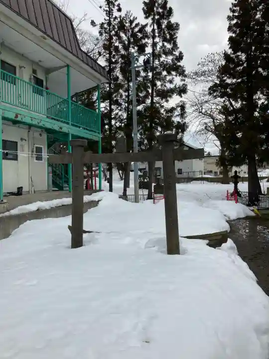 熊野宮の{uncategorized: "未分類", other: "その他", undefined: "問題あり", building: "その他建物", grave: "お墓", sacred_gate: "鳥居", guardian: "狛犬", statue: "像", buddha: "仏像", history: "歴史", nature: "自然", garden: "庭園", animal: "動物", pagoda: "塔", temizu: "手水舎", mountain_gate: "山門・神門", sanctuary: "本殿・本堂", subordinate: "末社・摂社", art: "芸術", scenery: "景色", jizo: "地蔵", ema: "絵馬", goshuin: "御朱印", omikuji: "おみくじ", items: "授与品その他", amulet: "お守り", goshuincho: "御朱印帳", eats: "食事", festival: "お祭り", votive_dance: "神楽", shichigosan: "七五三参", wedding: "結婚式", experience: "体験その他", initially: "初詣", around: "周辺", anti_infection: "感染症対策"}