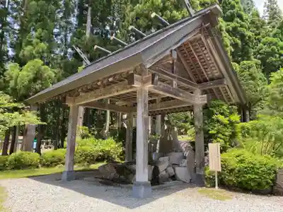 八海山尊神社の手水舎