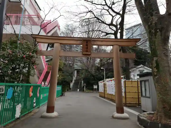 東郷神社の鳥居