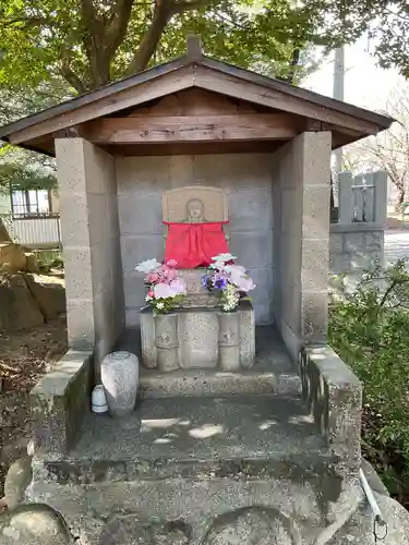 實々神社の像