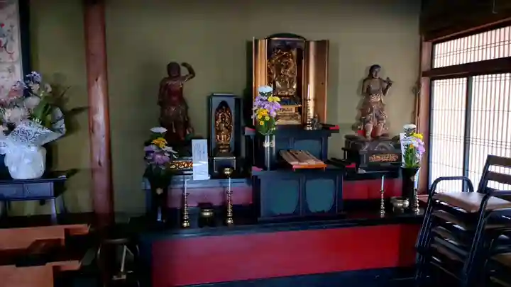 竜渕寺の本殿・本堂