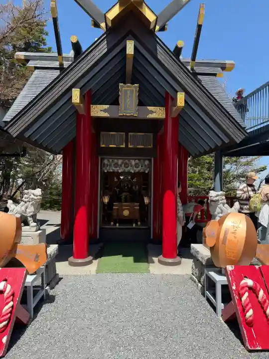 冨士山小御嶽神社の{uncategorized: "未分類", other: "その他", undefined: "問題あり", building: "その他建物", grave: "お墓", sacred_gate: "鳥居", guardian: "狛犬", statue: "像", buddha: "仏像", history: "歴史", nature: "自然", garden: "庭園", animal: "動物", pagoda: "塔", temizu: "手水舎", mountain_gate: "山門・神門", sanctuary: "本殿・本堂", subordinate: "末社・摂社", art: "芸術", scenery: "景色", jizo: "地蔵", ema: "絵馬", goshuin: "御朱印", omikuji: "おみくじ", items: "授与品その他", amulet: "お守り", goshuincho: "御朱印帳", eats: "食事", festival: "お祭り", votive_dance: "神楽", shichigosan: "七五三参", wedding: "結婚式", experience: "体験その他", initially: "初詣", around: "周辺", anti_infection: "感染症対策"}