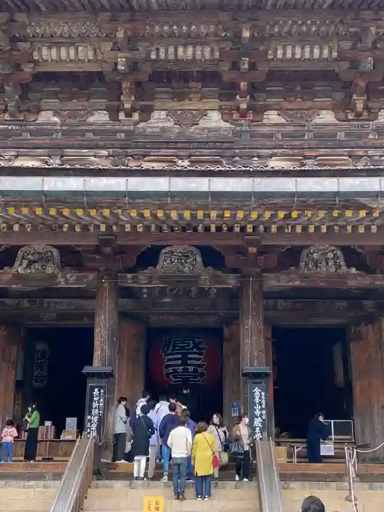 金峯山寺の本殿・本堂
