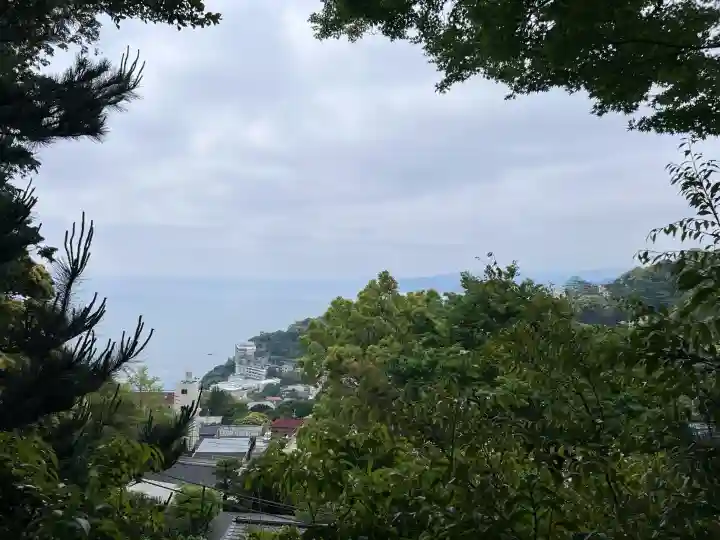 伊豆山神社の{uncategorized: "未分類", other: "その他", undefined: "問題あり", building: "その他建物", grave: "お墓", sacred_gate: "鳥居", guardian: "狛犬", statue: "像", buddha: "仏像", history: "歴史", nature: "自然", garden: "庭園", animal: "動物", pagoda: "塔", temizu: "手水舎", mountain_gate: "山門・神門", sanctuary: "本殿・本堂", subordinate: "末社・摂社", art: "芸術", scenery: "景色", jizo: "地蔵", ema: "絵馬", goshuin: "御朱印", omikuji: "おみくじ", items: "授与品その他", amulet: "お守り", goshuincho: "御朱印帳", eats: "食事", festival: "お祭り", votive_dance: "神楽", shichigosan: "七五三参", wedding: "結婚式", experience: "体験その他", initially: "初詣", around: "周辺", anti_infection: "感染症対策"}