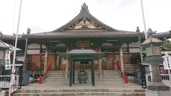 秋葉山圓通寺の本殿・本堂