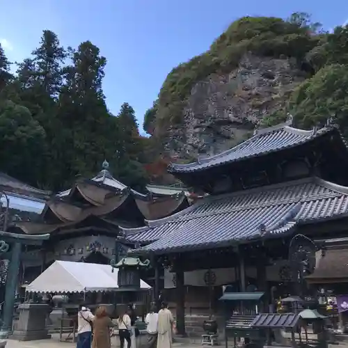 宝山寺の山門