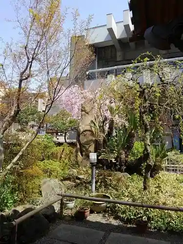 天性寺の庭園