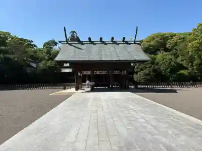 宮崎神宮の{uncategorized: "未分類", other: "その他", undefined: "問題あり", building: "その他建物", grave: "お墓", sacred_gate: "鳥居", guardian: "狛犬", statue: "像", buddha: "仏像", history: "歴史", nature: "自然", garden: "庭園", animal: "動物", pagoda: "塔", temizu: "手水舎", mountain_gate: "山門・神門", sanctuary: "本殿・本堂", subordinate: "末社・摂社", art: "芸術", scenery: "景色", jizo: "地蔵", ema: "絵馬", goshuin: "御朱印", omikuji: "おみくじ", items: "授与品その他", amulet: "お守り", goshuincho: "御朱印帳", eats: "食事", festival: "お祭り", votive_dance: "神楽", shichigosan: "七五三参", wedding: "結婚式", experience: "体験その他", initially: "初詣", around: "周辺", anti_infection: "感染症対策"}