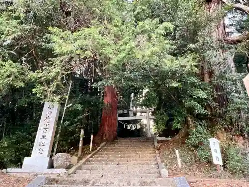 高岡神社の{uncategorized: "未分類", other: "その他", undefined: "問題あり", building: "その他建物", grave: "お墓", sacred_gate: "鳥居", guardian: "狛犬", statue: "像", buddha: "仏像", history: "歴史", nature: "自然", garden: "庭園", animal: "動物", pagoda: "塔", temizu: "手水舎", mountain_gate: "山門・神門", sanctuary: "本殿・本堂", subordinate: "末社・摂社", art: "芸術", scenery: "景色", jizo: "地蔵", ema: "絵馬", goshuin: "御朱印", omikuji: "おみくじ", items: "授与品その他", amulet: "お守り", goshuincho: "御朱印帳", eats: "食事", festival: "お祭り", votive_dance: "神楽", shichigosan: "七五三参", wedding: "結婚式", experience: "体験その他", initially: "初詣", around: "周辺", anti_infection: "感染症対策"}