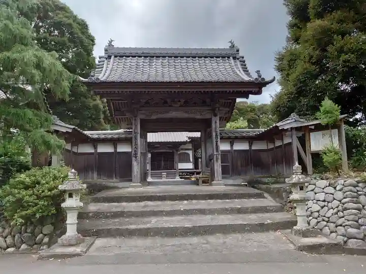 小夜の中山久延寺の山門・神門