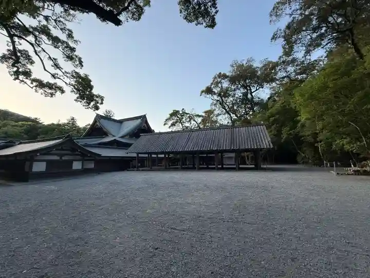 伊勢神宮内宮(皇大神宮)の{uncategorized: "未分類", other: "その他", undefined: "問題あり", building: "その他建物", grave: "お墓", sacred_gate: "鳥居", guardian: "狛犬", statue: "像", buddha: "仏像", history: "歴史", nature: "自然", garden: "庭園", animal: "動物", pagoda: "塔", temizu: "手水舎", mountain_gate: "山門・神門", sanctuary: "本殿・本堂", subordinate: "末社・摂社", art: "芸術", scenery: "景色", jizo: "地蔵", ema: "絵馬", goshuin: "御朱印", omikuji: "おみくじ", items: "授与品その他", amulet: "お守り", goshuincho: "御朱印帳", eats: "食事", festival: "お祭り", votive_dance: "神楽", shichigosan: "七五三参", wedding: "結婚式", experience: "体験その他", initially: "初詣", around: "周辺", anti_infection: "感染症対策"}