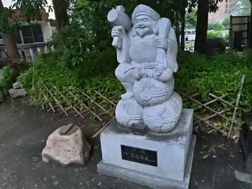 戸部杉山神社の像