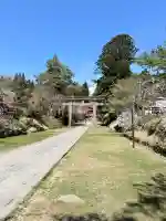 奥富士出雲神社の{uncategorized: "未分類", other: "その他", undefined: "問題あり", building: "その他建物", grave: "お墓", sacred_gate: "鳥居", guardian: "狛犬", statue: "像", buddha: "仏像", history: "歴史", nature: "自然", garden: "庭園", animal: "動物", pagoda: "塔", temizu: "手水舎", mountain_gate: "山門・神門", sanctuary: "本殿・本堂", subordinate: "末社・摂社", art: "芸術", scenery: "景色", jizo: "地蔵", ema: "絵馬", goshuin: "御朱印", omikuji: "おみくじ", items: "授与品その他", amulet: "お守り", goshuincho: "御朱印帳", eats: "食事", festival: "お祭り", votive_dance: "神楽", shichigosan: "七五三参", wedding: "結婚式", experience: "体験その他", initially: "初詣", around: "周辺", anti_infection: "感染症対策"}