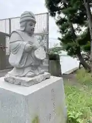 瀬戸神社の像