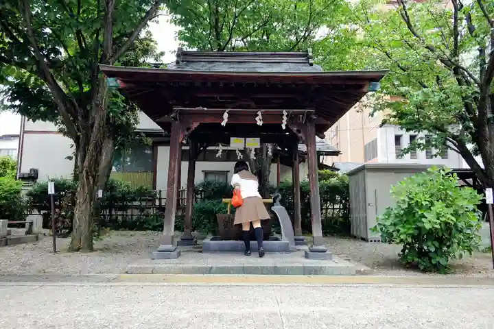 歌懸稲荷神社の手水舎