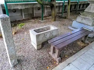 神明社の手水舎