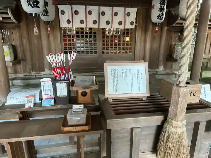 御霊神社本宮の{uncategorized: "未分類", other: "その他", undefined: "問題あり", building: "その他建物", grave: "お墓", sacred_gate: "鳥居", guardian: "狛犬", statue: "像", buddha: "仏像", history: "歴史", nature: "自然", garden: "庭園", animal: "動物", pagoda: "塔", temizu: "手水舎", mountain_gate: "山門・神門", sanctuary: "本殿・本堂", subordinate: "末社・摂社", art: "芸術", scenery: "景色", jizo: "地蔵", ema: "絵馬", goshuin: "御朱印", omikuji: "おみくじ", items: "授与品その他", amulet: "お守り", goshuincho: "御朱印帳", eats: "食事", festival: "お祭り", votive_dance: "神楽", shichigosan: "七五三参", wedding: "結婚式", experience: "体験その他", initially: "初詣", around: "周辺", anti_infection: "感染症対策"}