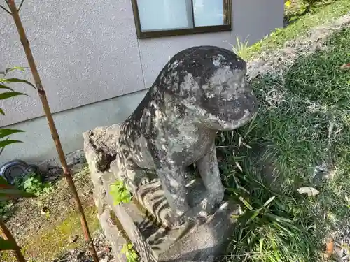 石上布留神社の狛犬