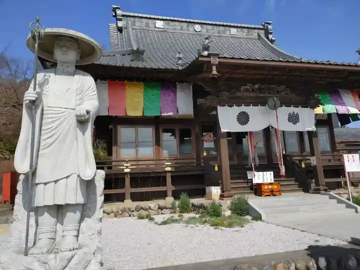 埼玉厄除け開運大師・龍泉寺(切り絵御朱印発祥の寺)の本殿・本堂