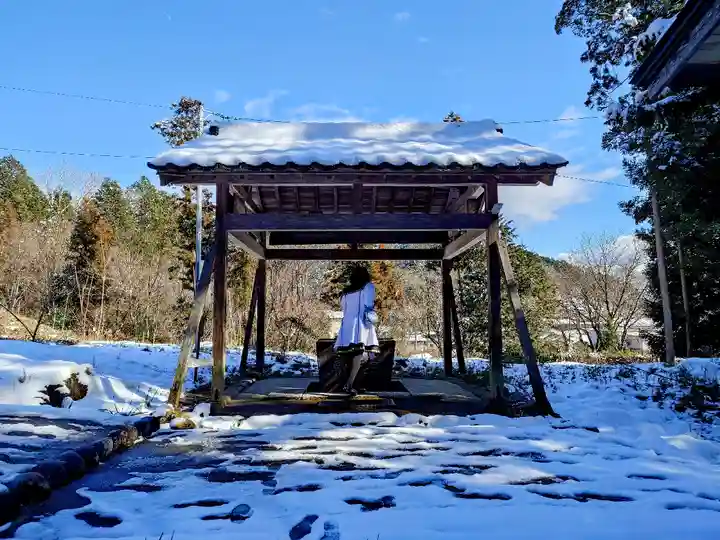 白山神社(御嵩町中)の手水舎