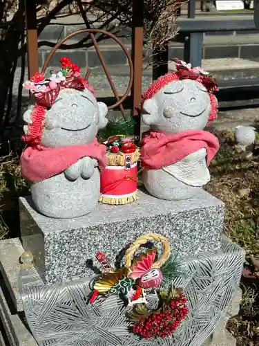 陽林寺の{uncategorized: "未分類", other: "その他", undefined: "問題あり", building: "その他建物", grave: "お墓", sacred_gate: "鳥居", guardian: "狛犬", statue: "像", buddha: "仏像", history: "歴史", nature: "自然", garden: "庭園", animal: "動物", pagoda: "塔", temizu: "手水舎", mountain_gate: "山門・神門", sanctuary: "本殿・本堂", subordinate: "末社・摂社", art: "芸術", scenery: "景色", jizo: "地蔵", ema: "絵馬", goshuin: "御朱印", omikuji: "おみくじ", items: "授与品その他", amulet: "お守り", goshuincho: "御朱印帳", eats: "食事", festival: "お祭り", votive_dance: "神楽", shichigosan: "七五三参", wedding: "結婚式", experience: "体験その他", initially: "初詣", around: "周辺", anti_infection: "感染症対策"}