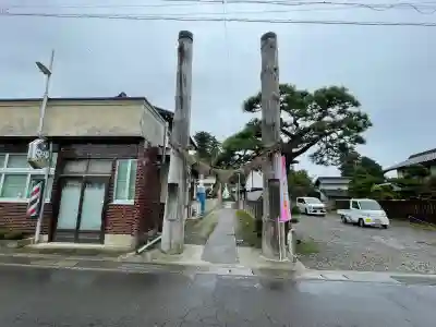 古町豊受大神宮の{uncategorized: "未分類", other: "その他", undefined: "問題あり", building: "その他建物", grave: "お墓", sacred_gate: "鳥居", guardian: "狛犬", statue: "像", buddha: "仏像", history: "歴史", nature: "自然", garden: "庭園", animal: "動物", pagoda: "塔", temizu: "手水舎", mountain_gate: "山門・神門", sanctuary: "本殿・本堂", subordinate: "末社・摂社", art: "芸術", scenery: "景色", jizo: "地蔵", ema: "絵馬", goshuin: "御朱印", omikuji: "おみくじ", items: "授与品その他", amulet: "お守り", goshuincho: "御朱印帳", eats: "食事", festival: "お祭り", votive_dance: "神楽", shichigosan: "七五三参", wedding: "結婚式", experience: "体験その他", initially: "初詣", around: "周辺", anti_infection: "感染症対策"}