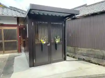 地蔵堂 (鎌掛)の{uncategorized: "未分類", other: "その他", undefined: "問題あり", building: "その他建物", grave: "お墓", sacred_gate: "鳥居", guardian: "狛犬", statue: "像", buddha: "仏像", history: "歴史", nature: "自然", garden: "庭園", animal: "動物", pagoda: "塔", temizu: "手水舎", mountain_gate: "山門・神門", sanctuary: "本殿・本堂", subordinate: "末社・摂社", art: "芸術", scenery: "景色", jizo: "地蔵", ema: "絵馬", goshuin: "御朱印", omikuji: "おみくじ", items: "授与品その他", amulet: "お守り", goshuincho: "御朱印帳", eats: "食事", festival: "お祭り", votive_dance: "神楽", shichigosan: "七五三参", wedding: "結婚式", experience: "体験その他", initially: "初詣", around: "周辺", anti_infection: "感染症対策"}