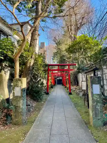威光稲荷堂の{uncategorized: "未分類", other: "その他", undefined: "問題あり", building: "その他建物", grave: "お墓", sacred_gate: "鳥居", guardian: "狛犬", statue: "像", buddha: "仏像", history: "歴史", nature: "自然", garden: "庭園", animal: "動物", pagoda: "塔", temizu: "手水舎", mountain_gate: "山門・神門", sanctuary: "本殿・本堂", subordinate: "末社・摂社", art: "芸術", scenery: "景色", jizo: "地蔵", ema: "絵馬", goshuin: "御朱印", omikuji: "おみくじ", items: "授与品その他", amulet: "お守り", goshuincho: "御朱印帳", eats: "食事", festival: "お祭り", votive_dance: "神楽", shichigosan: "七五三参", wedding: "結婚式", experience: "体験その他", initially: "初詣", around: "周辺", anti_infection: "感染症対策"}