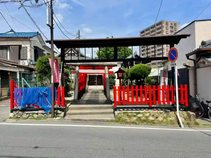 宇佐稲荷大明神の{uncategorized: "未分類", other: "その他", undefined: "問題あり", building: "その他建物", grave: "お墓", sacred_gate: "鳥居", guardian: "狛犬", statue: "像", buddha: "仏像", history: "歴史", nature: "自然", garden: "庭園", animal: "動物", pagoda: "塔", temizu: "手水舎", mountain_gate: "山門・神門", sanctuary: "本殿・本堂", subordinate: "末社・摂社", art: "芸術", scenery: "景色", jizo: "地蔵", ema: "絵馬", goshuin: "御朱印", omikuji: "おみくじ", items: "授与品その他", amulet: "お守り", goshuincho: "御朱印帳", eats: "食事", festival: "お祭り", votive_dance: "神楽", shichigosan: "七五三参", wedding: "結婚式", experience: "体験その他", initially: "初詣", around: "周辺", anti_infection: "感染症対策"}