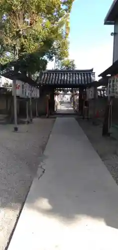 片埜神社の山門